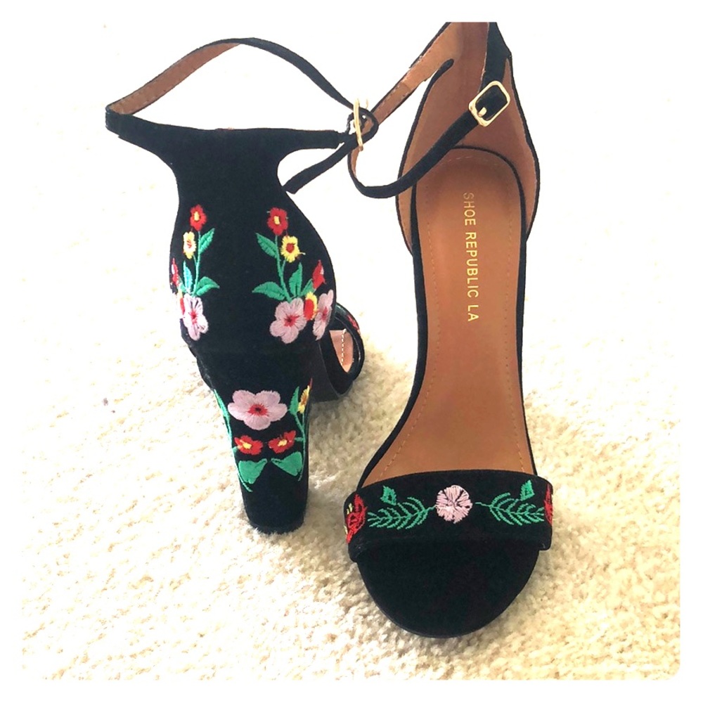 NEW - Floral ankle strap shoe by Shoe Republica